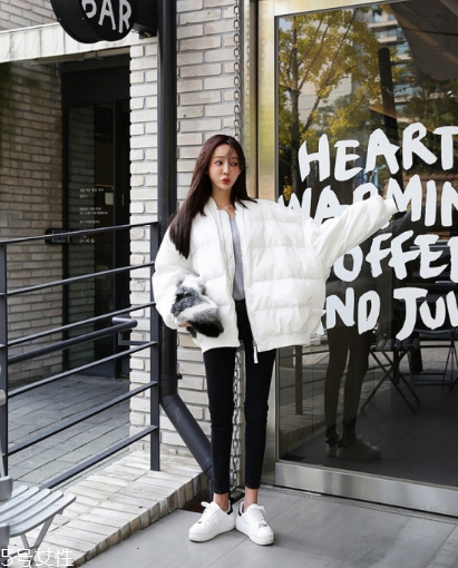 白色面包服配什么鞋？各種風(fēng)格隨意切換