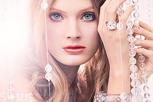 雅詩蘭黛口紅240試色 玫紅色的羅馬假日 雅詩蘭黛口紅240試色 玫紅色的羅馬假日