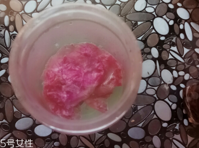 墨紅玫瑰可以天天喝嗎？玫瑰養(yǎng)顏也要適量