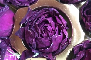 墨紅玫瑰功效 女性喝它好 墨紅玫瑰功效 女性喝它好