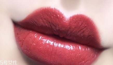 雅詩(shī)蘭黛唇膏360試色 送你一抹楓葉紅 雅詩(shī)蘭黛唇膏360試色 送你一抹楓葉紅