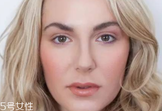 腮紅和口紅如何搭配？色彩不要太多