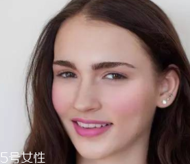 腮紅和口紅如何搭配？色彩不要太多