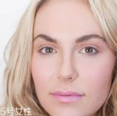 腮紅和口紅如何搭配？色彩不要太多