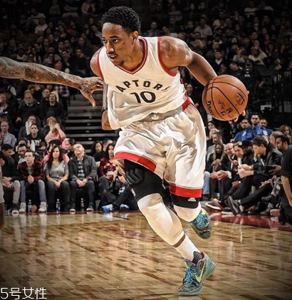 運動鞋鞋底變硬怎么辦？放太久或者已老化