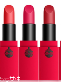 橢圓形嘴唇怎么涂口紅？勾勒唇線讓唇形完美