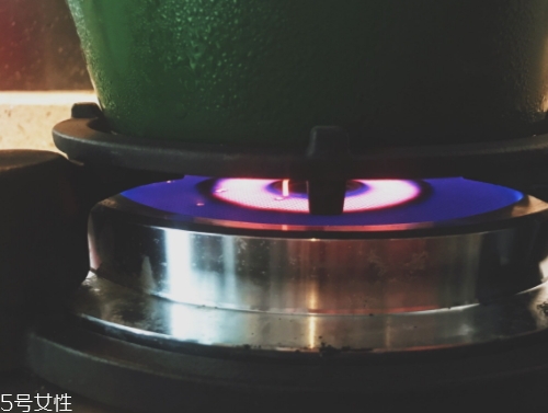 琺瑯鍋可以煲湯嗎？讓喝湯變得有逼格