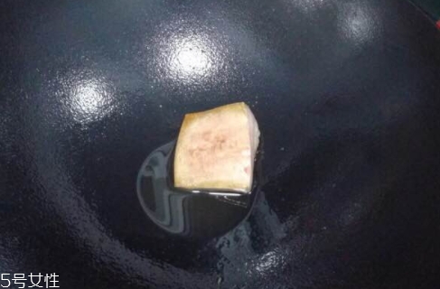 琺瑯鍋可以炒菜嗎？要選對(duì)琺瑯鍋