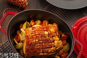 琺瑯鍋可以炒菜嗎？要選對琺瑯鍋