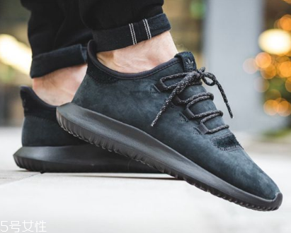 運(yùn)動(dòng)鞋鞋底硬好還是軟好？不同運(yùn)動(dòng)種類(lèi)需求不同