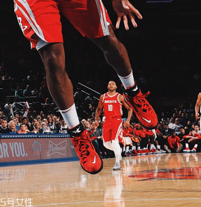 運(yùn)動(dòng)鞋鞋舌跑偏怎么辦？運(yùn)動(dòng)鞋舌頭老歪這樣解決