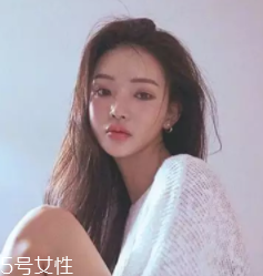 什么女孩適合不留劉海？圓臉妹子掀起劉海更適合你