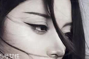 眼線畫歪了怎么辦？干脆暈成煙熏妝