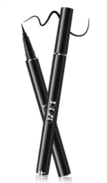 眼線畫歪了怎么辦？干脆暈成煙熏妝