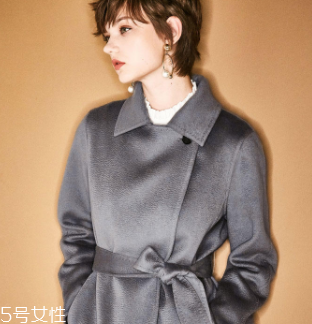 白領(lǐng)女性赴約穿什么好？長款氣質(zhì)大衣有格調(diào)和氣質(zhì)