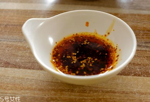 辣椒油可以放多久 越放越香的方法 辣椒油可以放多久 越放越香的方法