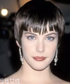 長臉適合什么樣的燙發(fā)？大波浪長發(fā)溫柔睿智