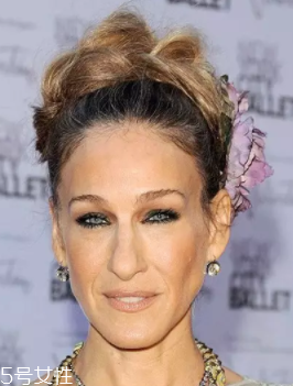 長臉適合什么樣的燙發(fā)？大波浪長發(fā)溫柔睿智