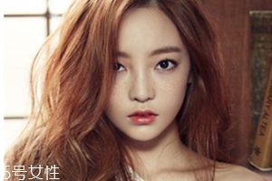 長臉適合什么樣的燙發(fā)？大波浪長發(fā)溫柔睿智