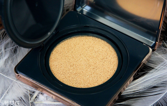 pony光彩氣墊粉底怎么樣？氣墊BB按壓更服帖