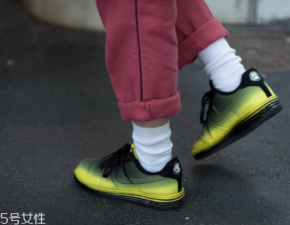 運(yùn)動(dòng)鞋不跟腳怎么辦？找準(zhǔn)原因?qū)ΠY下藥