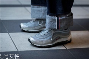 運(yùn)動(dòng)鞋不跟腳怎么辦？找準(zhǔn)原因?qū)ΠY下藥