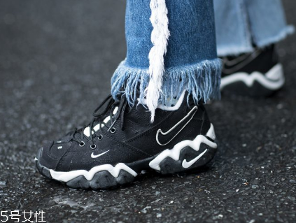 運動鞋不防滑怎么辦？一盒創(chuàng)可貼就能解決