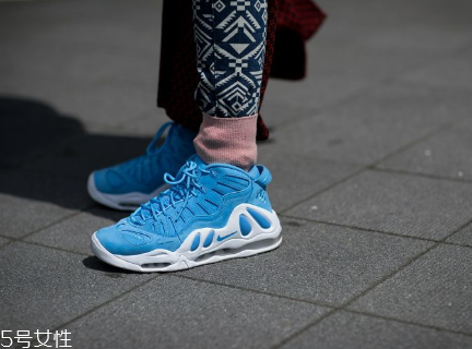 運(yùn)動(dòng)鞋不能水洗怎么辦？濕抹布輕微擦拭