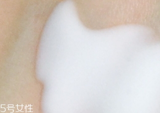 雅詩(shī)蘭黛乳液怎么樣？滋潤(rùn)保濕的秘密