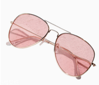 墨鏡顏色怎么選？暗紫色透明墨鏡更受青睞