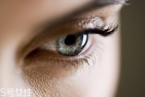 冬天用什么眼霜？抗皺眼霜對(duì)抗干燥肌