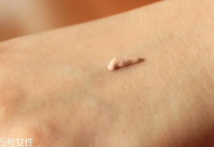 雅詩蘭黛bb霜好用嗎？持久力遮瑕力up