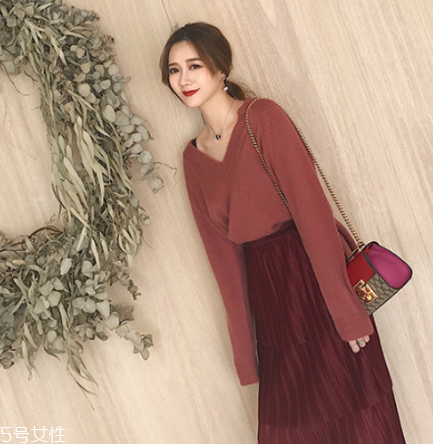 毛衣搭配什么裙子好看？?jī)?yōu)雅迷人過新年