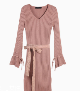 長款毛衣怎么搭配外套？六款毛衣連衣裙怎么搭都好看