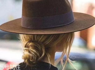 戴什么帽子顯臉?。繉掗苊弊屇樋雌饋硇?></p>		</div>
<div align=