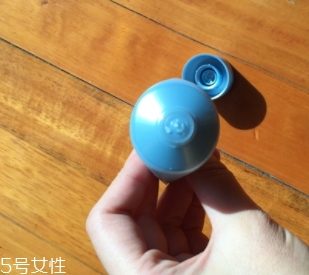 雅詩(shī)蘭黛卸妝乳怎么用？