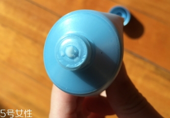 雅詩(shī)蘭黛卸妝乳怎么用？