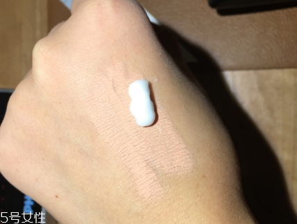 雅詩(shī)蘭黛卸妝乳怎么用？