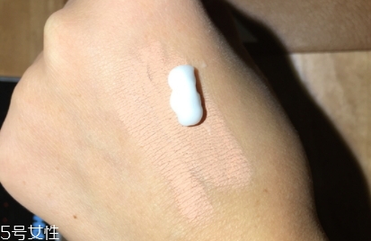 雅詩(shī)蘭黛卸妝乳怎么用？