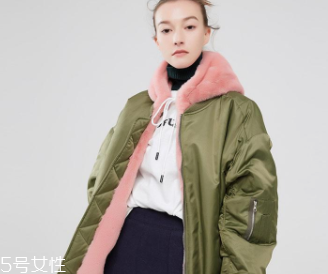 軍綠色外套怎么搭配？三種軍綠色外套百搭又獨立