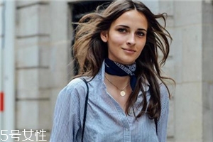 絲巾怎么搭配衣服？?jī)?yōu)雅范兒盡顯