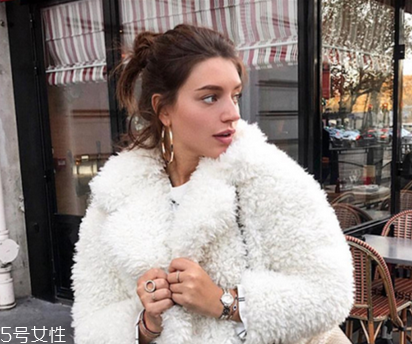 玻尿酸打下巴會(huì)變寬嗎？注意這幾點(diǎn)就不會(huì)