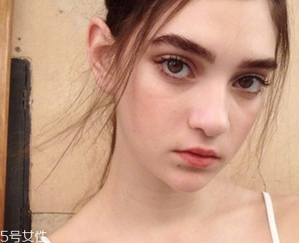 玻尿酸打下巴幾針定型？永久定型是假的