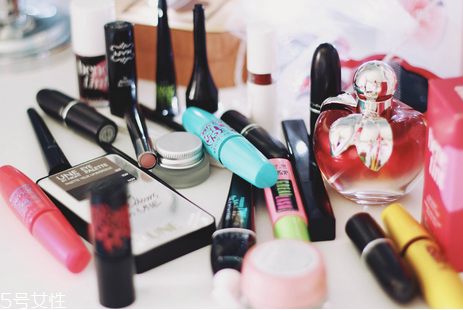 怎么選購韓國化妝品？女生化妝品必備清單