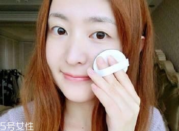 新買(mǎi)的氣墊粉撲要洗嗎？用久了一定要清洗