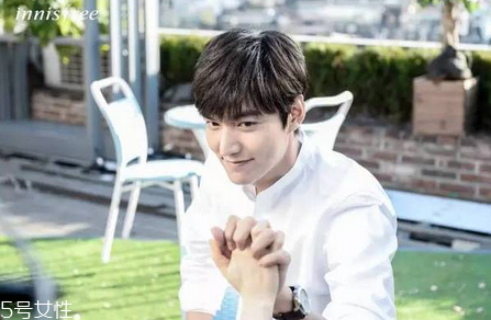 悅詩風(fēng)吟粉色限量氣墊霜多少錢？粉漾氣墊之戀