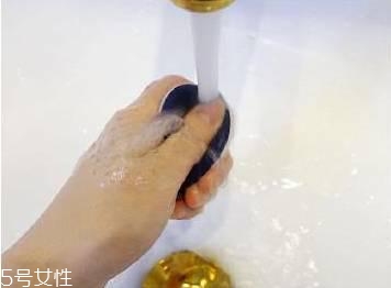 新買(mǎi)的氣墊粉撲要洗嗎？用久了一定要清洗