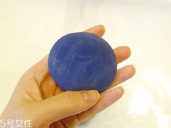 新買(mǎi)的氣墊粉撲要洗嗎？用久了一定要清洗