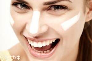 隔離霜怎么洗干凈？卸妝油最適合卸除隔離霜