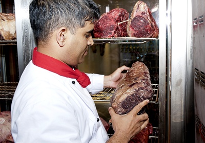 干式熟成牛排和濕式熟成牛排有什么區(qū)別 干式熟成牛排和濕式熟成牛排有什么區(qū)別